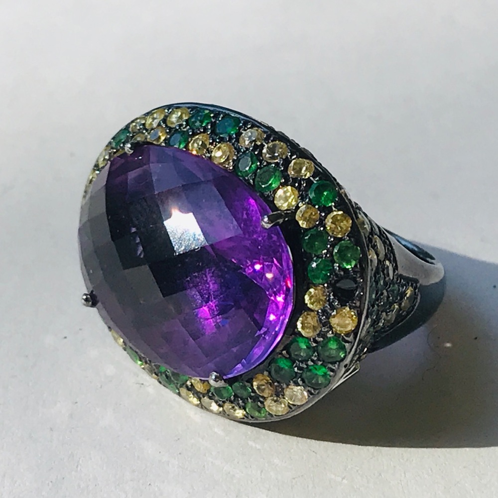 PURPLE RING WITH GREEN AND YELLOW GEMS SOME WEAR